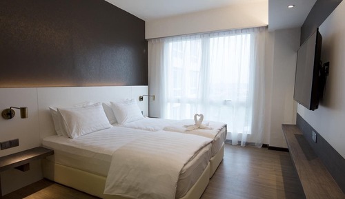 Suite (Silver)