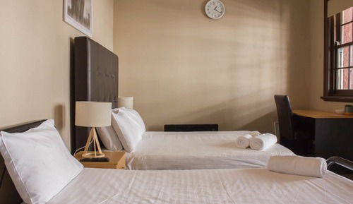 Habitación triple, balcón