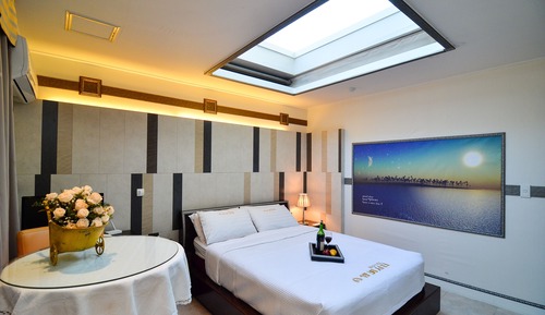 Open Sky Room