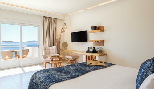 Premium Honeymoon Suite