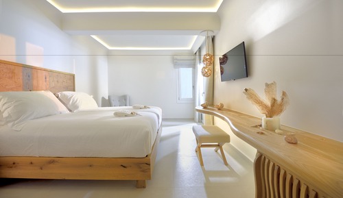 Suite exclusiva, 2 habitaciones, piscina privada, vistas parciales al mar