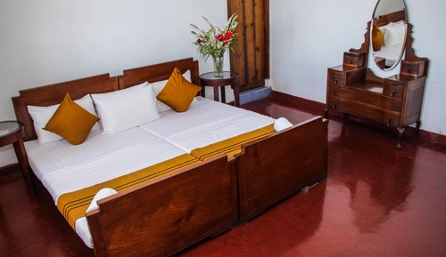 Habitación con 1 cama doble o 2 individuales, vistas al valle, junto a la montaña