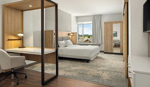 Suite, 1 cama de matrimonio grande con sofá cama (Mobility Accessible, Tub)