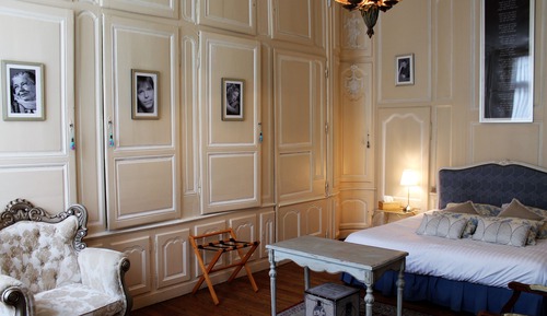 Habitación clásica con 1 cama doble o 2 individuales, 1 cama de matrimonio grande (Elegance)
