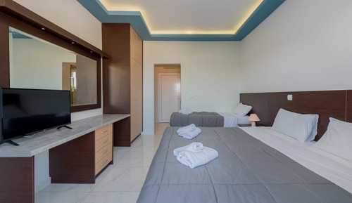 Estudio, vistas al jardín