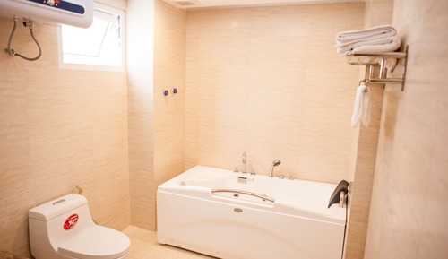 Dormitorio compartido familiar, 1 habitación, bañera, vistas a la ciudad