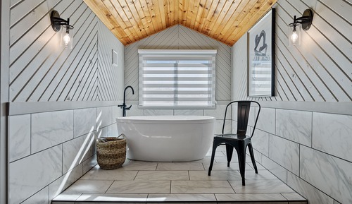 Habitación romántica, 1 cama de matrimonio grande, bañera