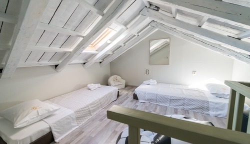 Artemisia Suite