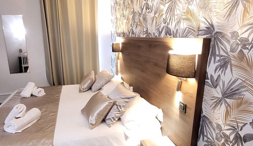 Habitación Confort doble, 1 cama de matrimonio, no fumadores, vistas al jardín