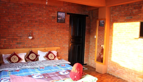Deluxe Room With Private Balcony, Lake View Breakfast Included