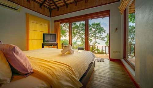 Baan Sod Sai Thani (Sea View Hillside Villa) 
