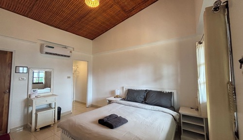 Deluxe room sea view with queen bed