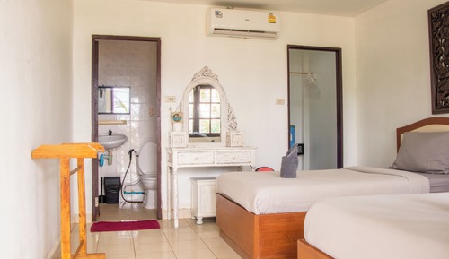Deluxe room sea view with twin bed