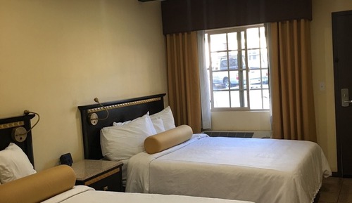 Habitación estándar doble, 2 camas dobles, accesible para personas con discapacidad