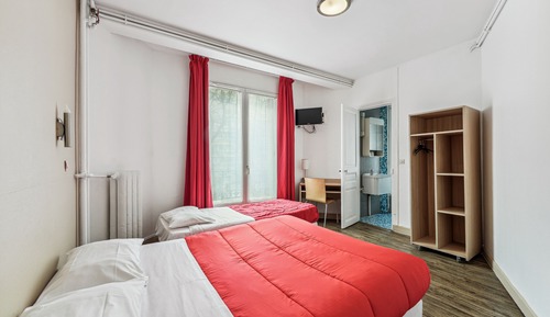 Habitación triple clásica, varias camas, baño privado