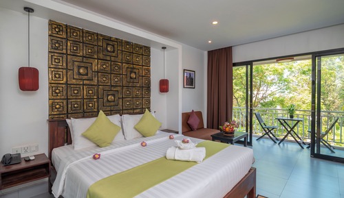 Deluxe King with Balcony, Pool View