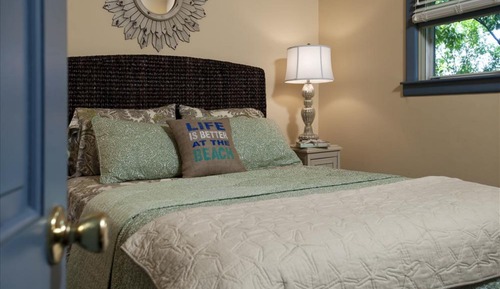 Habitación, baño privado (Petite Queen Bedroom #11)
