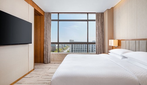 Suite Deluxe, 1 cama de matrimonio grande, vistas a la ciudad