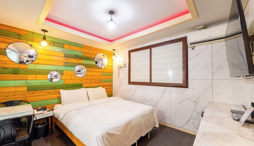 Deluxe Premier Room (Netflix available)