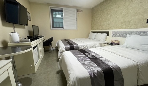 Standard Triple Room, Kitchen, Parking, Non Smoking, City View