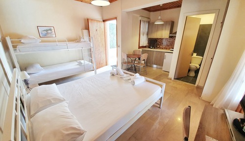 Habitación triple, balcón