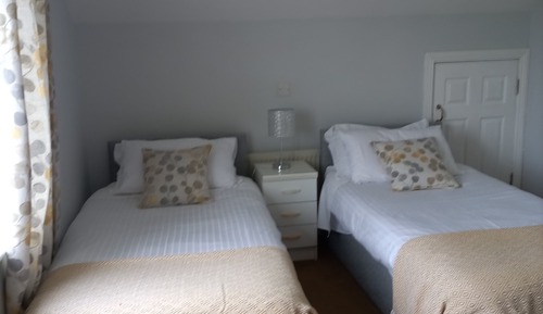 Habitación con 2 camas individuales