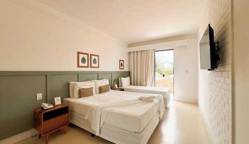 Habitación triple Deluxe, varias camas, baño privado, vistas al canal