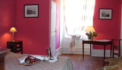 Habitación romántica doble, vistas a la piscina (Chambre Rouge)