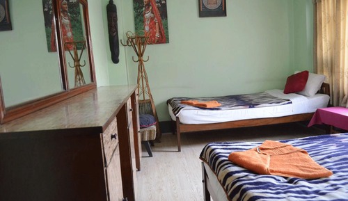 Habitación económica con 2 camas individuales, 2 habitaciones, fumadores, vistas al patio