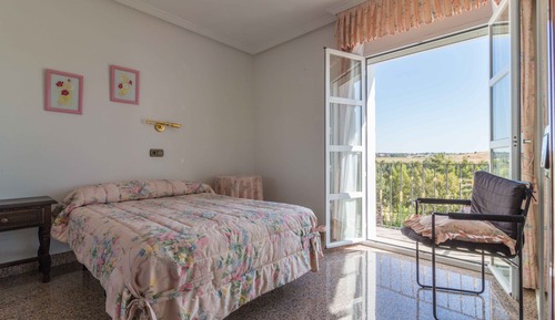 Habitación con 2 camas individuales, balcón