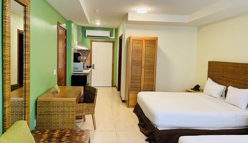 Suite estudio junior, 1 cama de matrimonio con sofá cama, no fumadores, vistas a la piscina