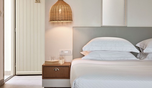 Deluxe Triple Suite with private pool and sea view