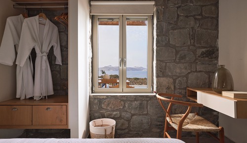 Family Suite with private pool and sea view