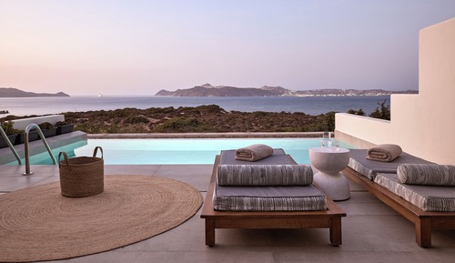 Honeymoon Suite with private pool and sea view