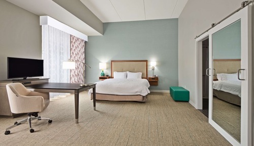 Estudio, 1 cama de matrimonio grande, accesible para personas con discapacidad (Roll-in Shower)