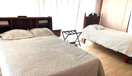 Cabaña, varias camas (one double and one single)