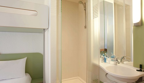 Habitación, varias camas