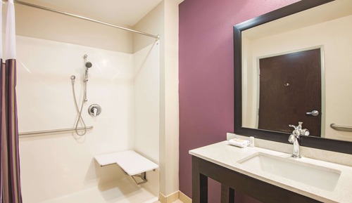 Habitación, 2 camas de matrimonio, accesible para personas con discapacidad, no fumadores (Mobility)
