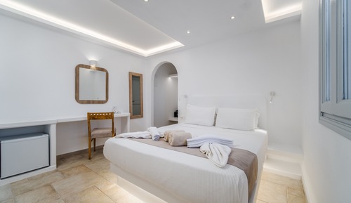 Elegant Suite with Hot tub