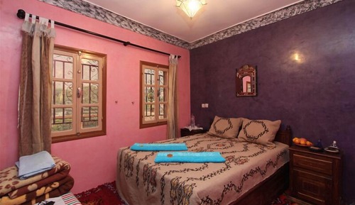 Habitación tradicional con 1 cama doble o 2 individuales, baño privado, vistas a la montaña