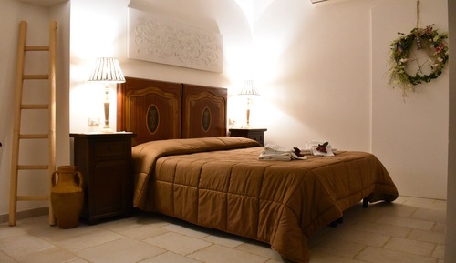 Habitación superior con 1 cama doble o 2 individuales, vistas a la piscina