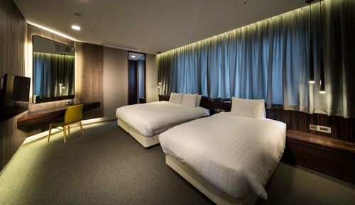 Suite (B)
