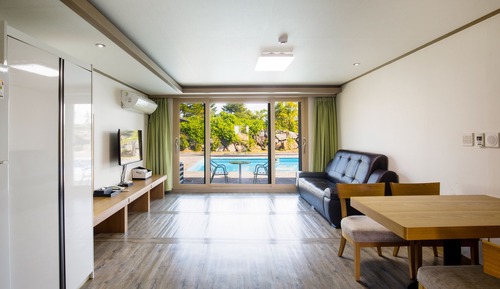 Poolside Suite Room
