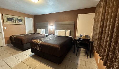 Habitación básica, 2 camas de matrimonio, no fumadores