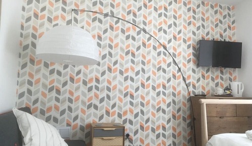 Habitación doble, baño privado (with sofa bed)