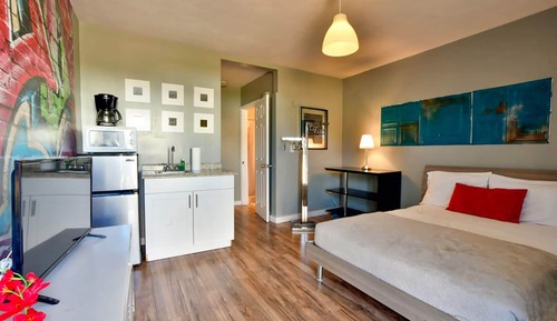 Hip Cool Studio with One Queen Bed