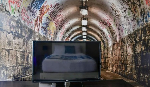 Comfy Urban Studio with One Queen Bed