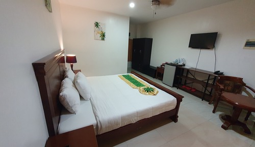 Habitación Deluxe, 1 cama de matrimonio, frigorífico, junto a la piscina