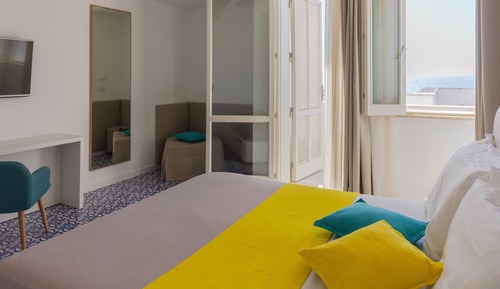 Habitación triple superior, vistas al mar