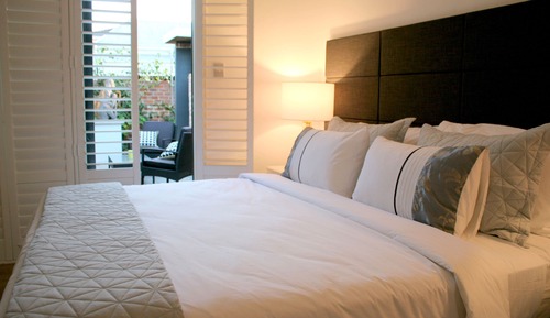 Suite de lujo, 1 cama de matrimonio grande, cocina básica, vistas al patio